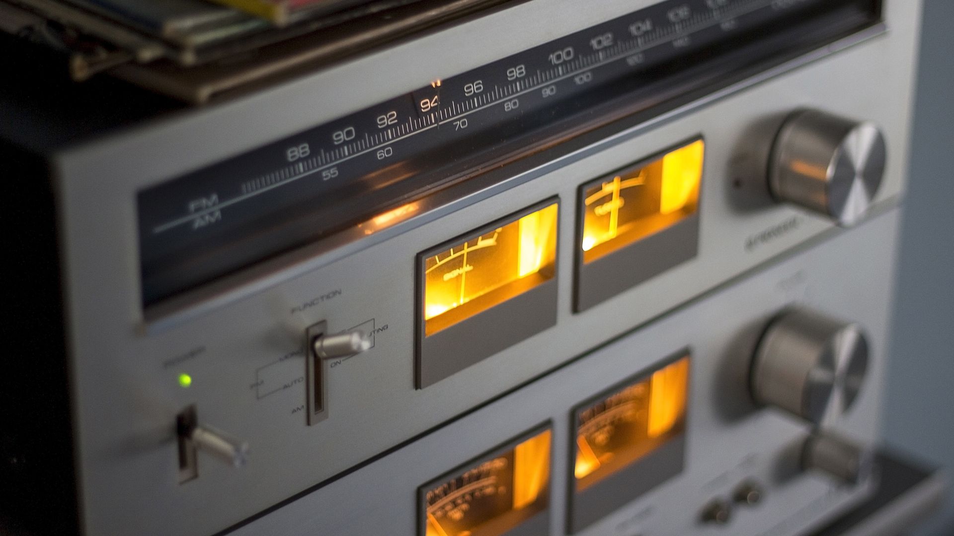 Fluisteren Celsius precedent Analoge radio verdwijnt: dit moet je erover weten - Kassa - BNNVARA