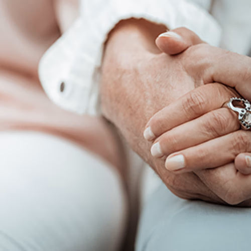 Hoe komt het dat ik en mijn partner samen minder AOW krijgen dan een alleenstaande?