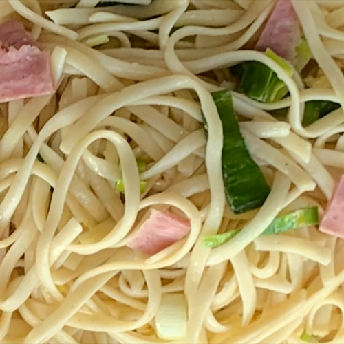 Welke bami uit de supermarkt lijkt op die van de chinees?