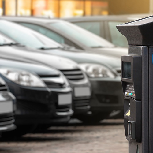 Hogere parkeerkosten en ozb: gemeenten halen miljoenen meer op