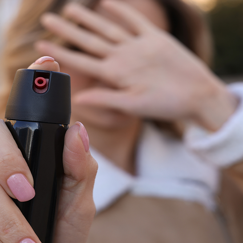Afbeelding van Pepperspray mag niet. Wat mag je wél gebruiken ter zelfverdediging op straat?