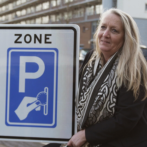 In Kassa: Oprukkend betaald parkeren, noodzaak of melkkoe?