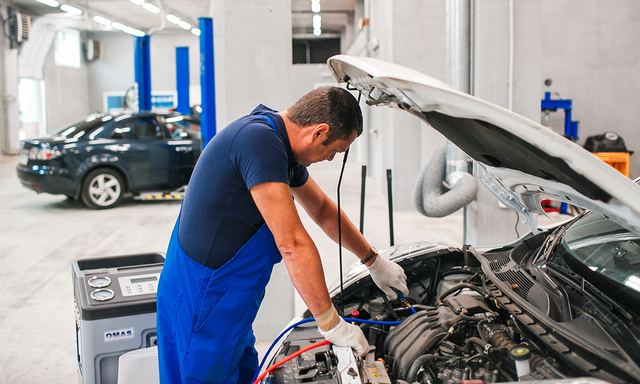 Afbeelding van Merkdealer of universele garage: waar is onderhoud aan je auto het goedkoopst?