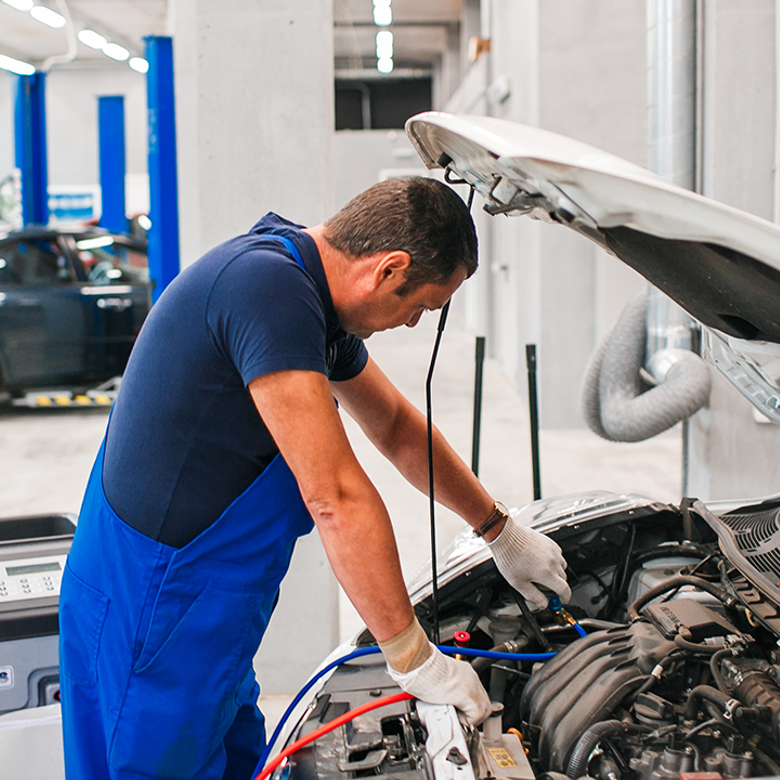 Afbeelding van Merkdealer of universele garage: waar is onderhoud aan je auto het goedkoopst?