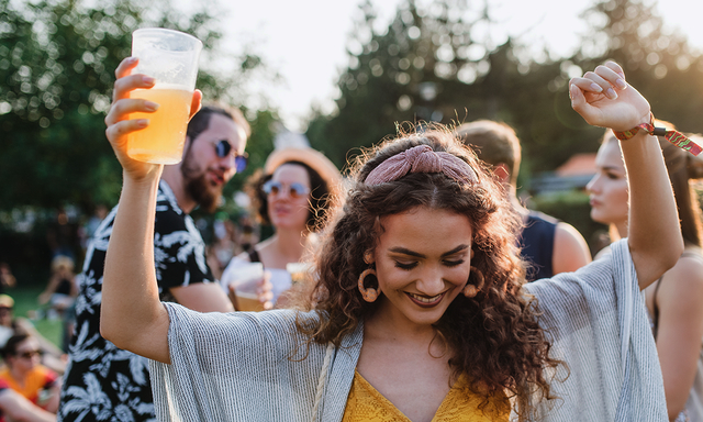 Afbeelding van Hoe duurzaam en hygiënisch zijn herbruikbare festivalbekers eigenlijk?