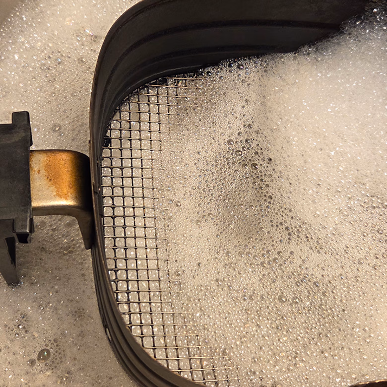 Afbeelding van Hoe maak je de airfryer schoon en hoe voorkom je brandgevaar?