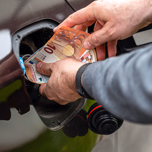 Zo rijd je direct zuiniger en goedkoper: 12 tips om brandstof te besparen