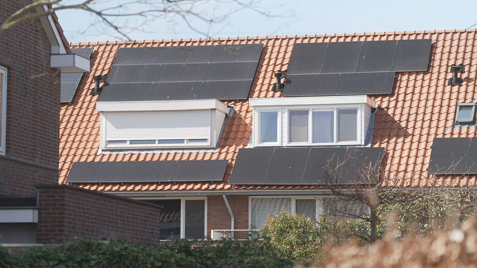 zonnepanelen_dak_1280px