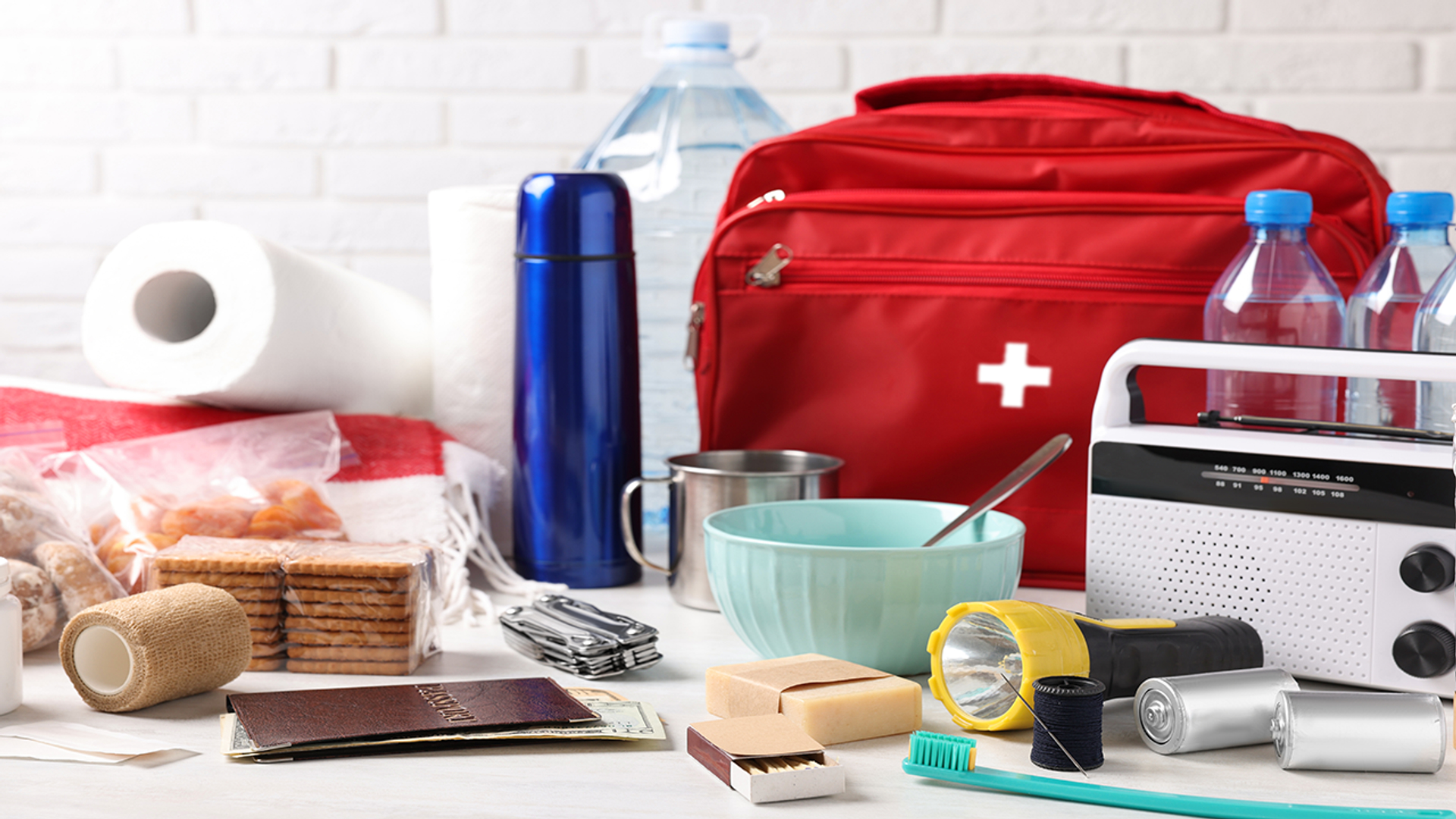 Afbeelding van Wat heb je écht nodig in je noodpakket? Laat je niet misleiden door peperdure kant-en-klare pakketten