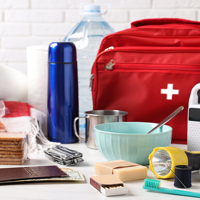 Afbeelding van Wat heb je écht nodig in je noodpakket? Laat je niet misleiden door peperdure kant-en-klare pakketten