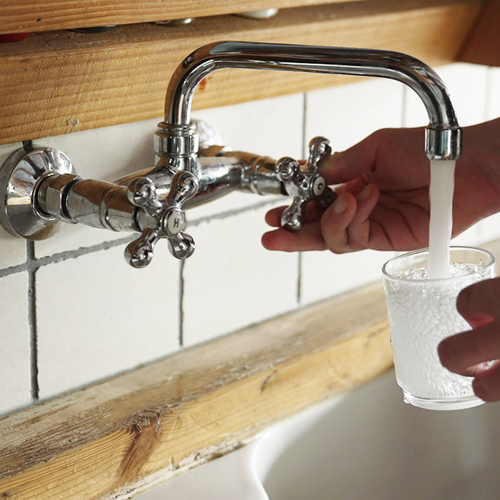Kun je nog veilig een glaasje water uit je eigen kraan tappen?