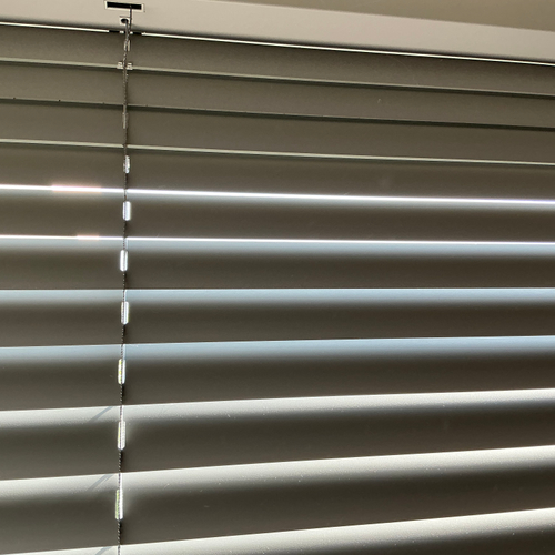 Mogen nieuwe jaloezieën zoveel zonlicht doorlaten?