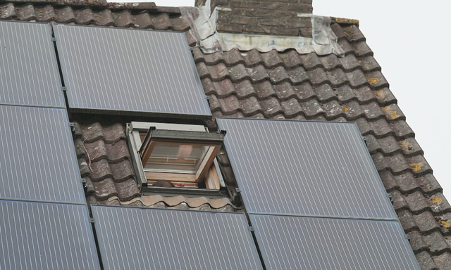 Afbeelding van Nieuws: "Zonnepaneelhouder mag blijven salderen van rechtbank" – uitspraak met gevolgen?