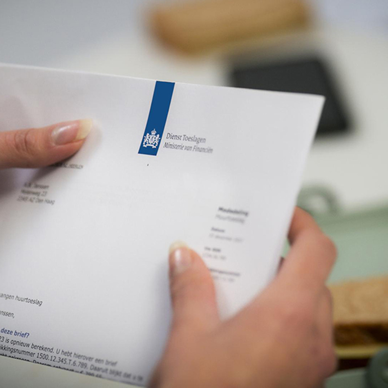 Afbeelding van Steeds meer mensen in financiële problemen door terugbetalen van toeslagen