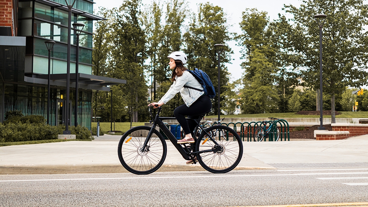 elektrische fiets ebike straat fietser vrouw 1127