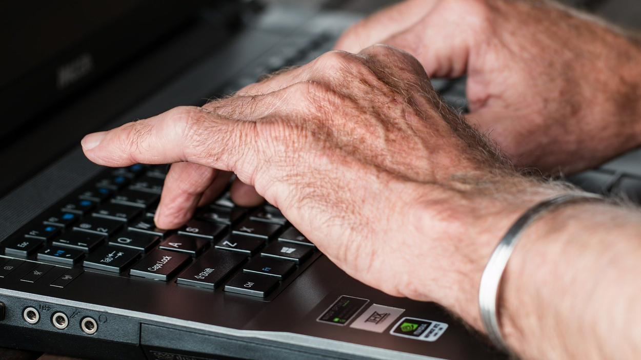 Oud hand laptop
