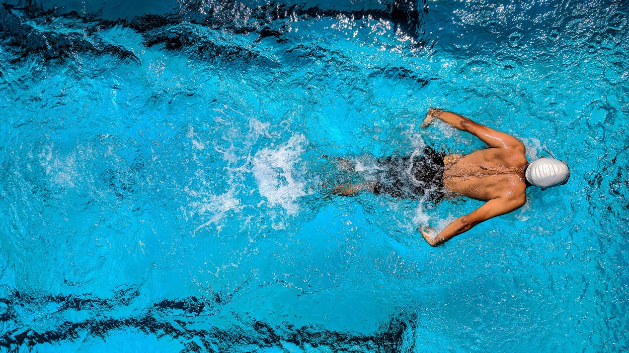 roterend Ondenkbaar Het apparaat Zo gezond is zwemmen voor je: 'Je hele lichaam is in beweging' - Kassa -  BNNVARA
