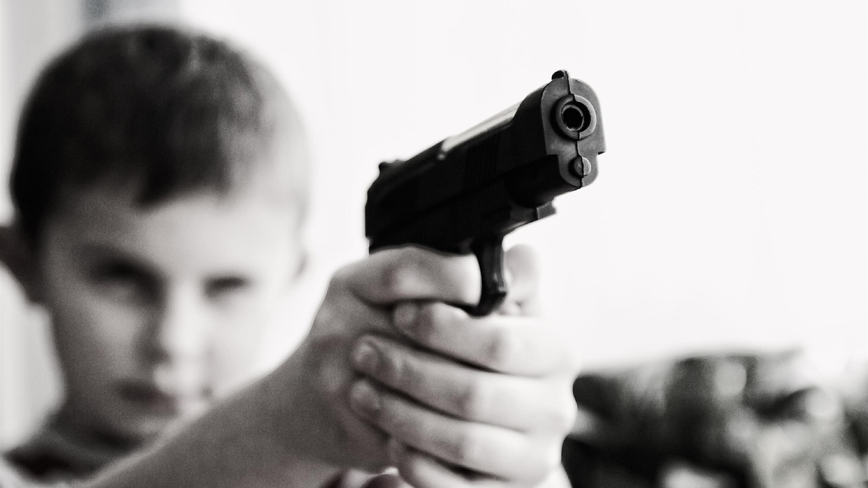Kind met pistool