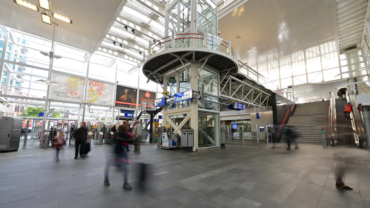 Moet het openbaar vervoer in Nederland gratis worden? - BNNVARA