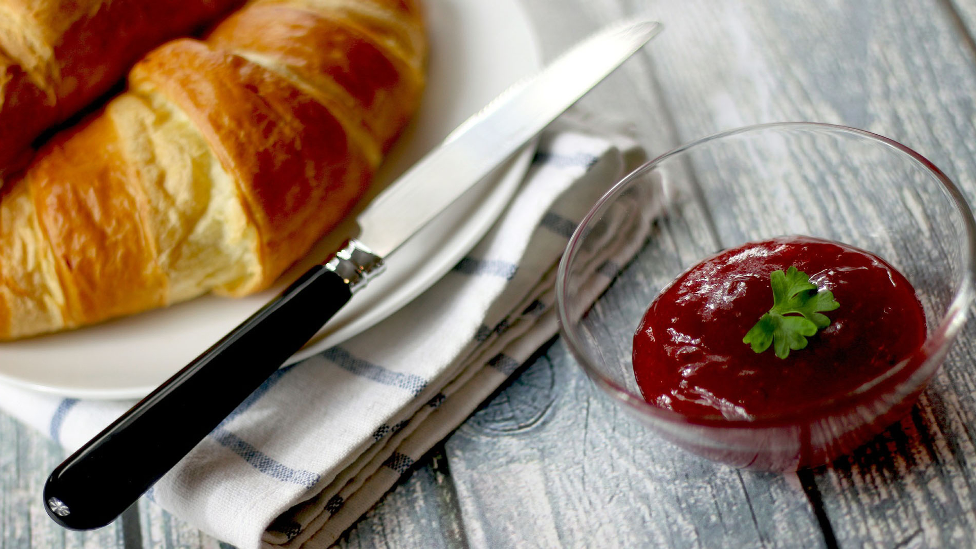 ontbijt croissant jam 930 520