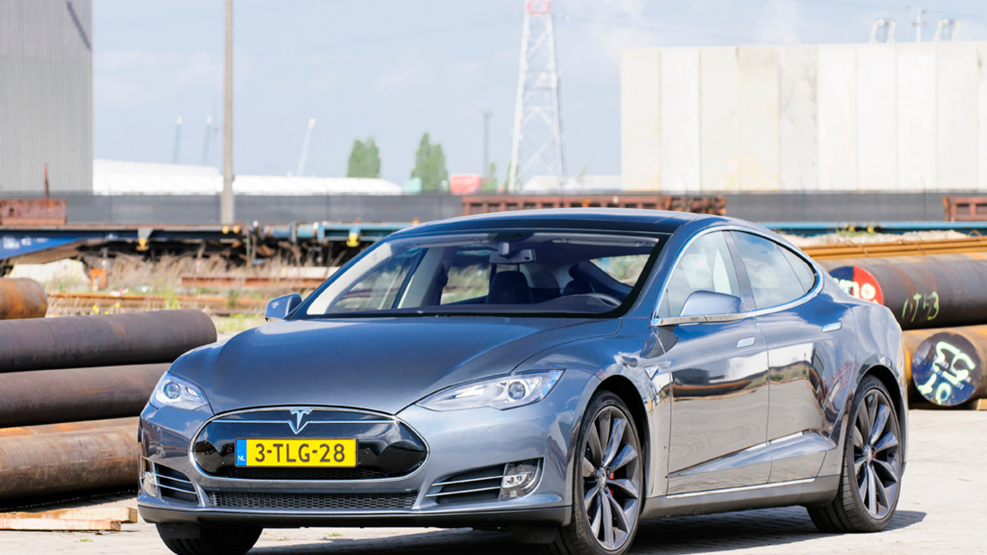 600x275_teslamodelsfront.JPG