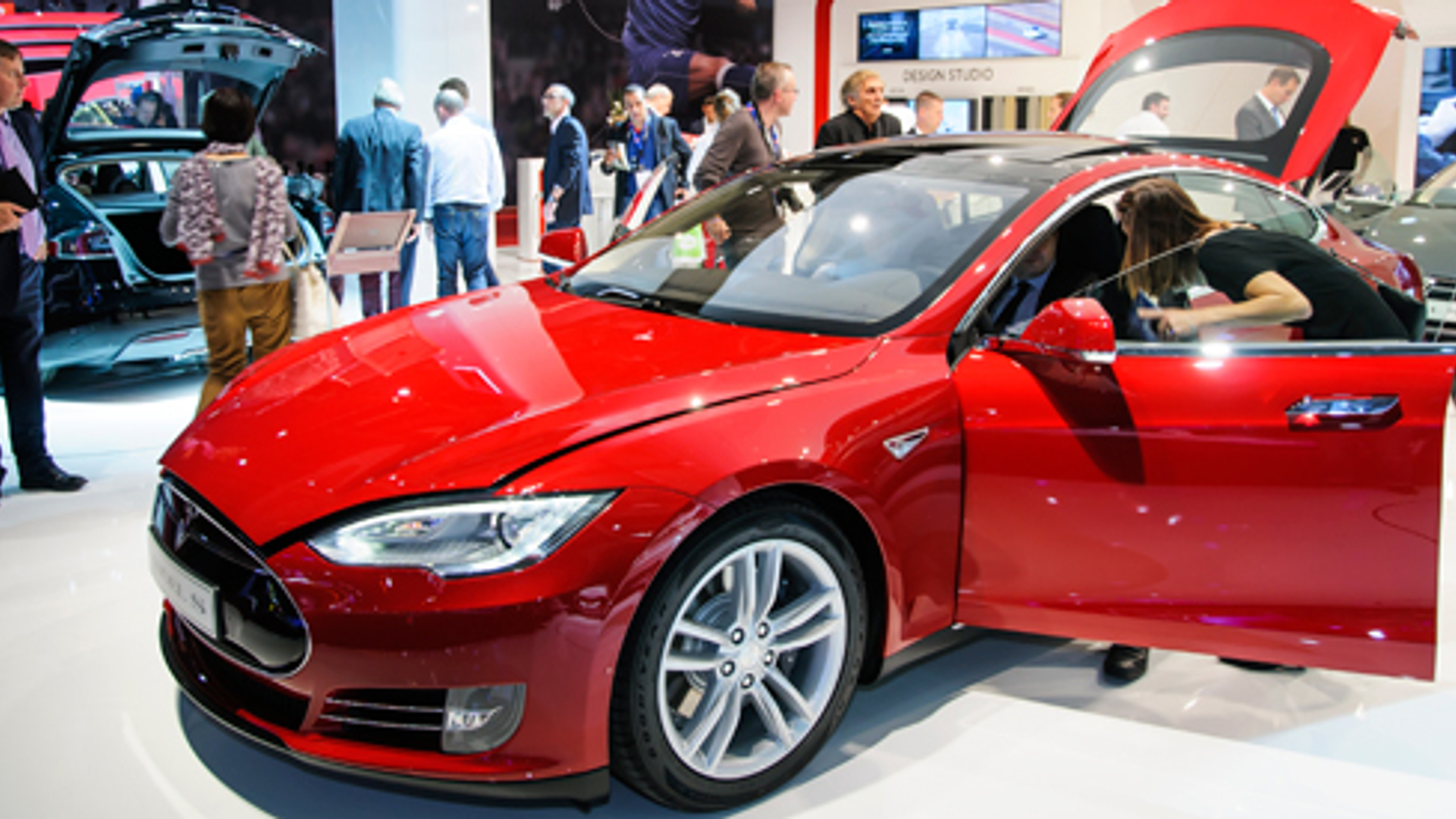 600x275_teslamodelsparijs.jpg