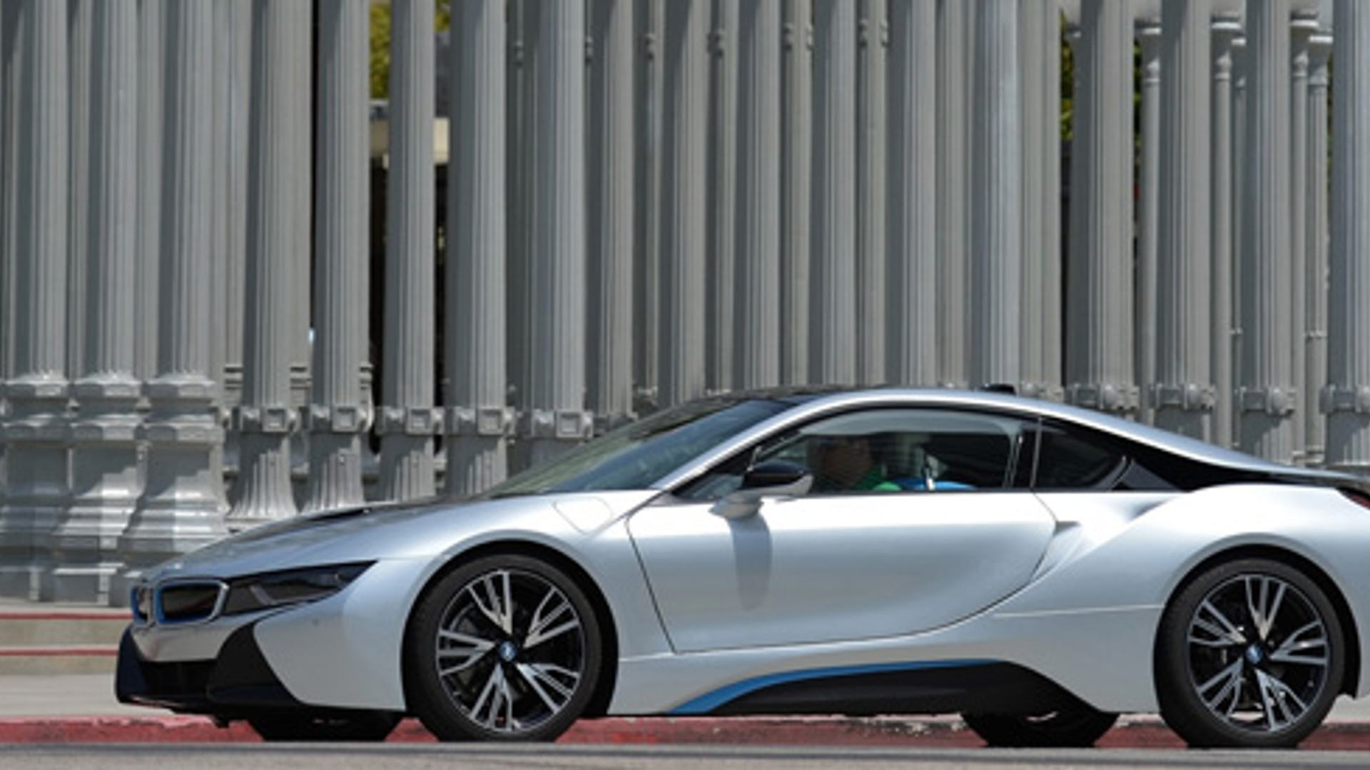 600x275_bmwi8_01.jpg