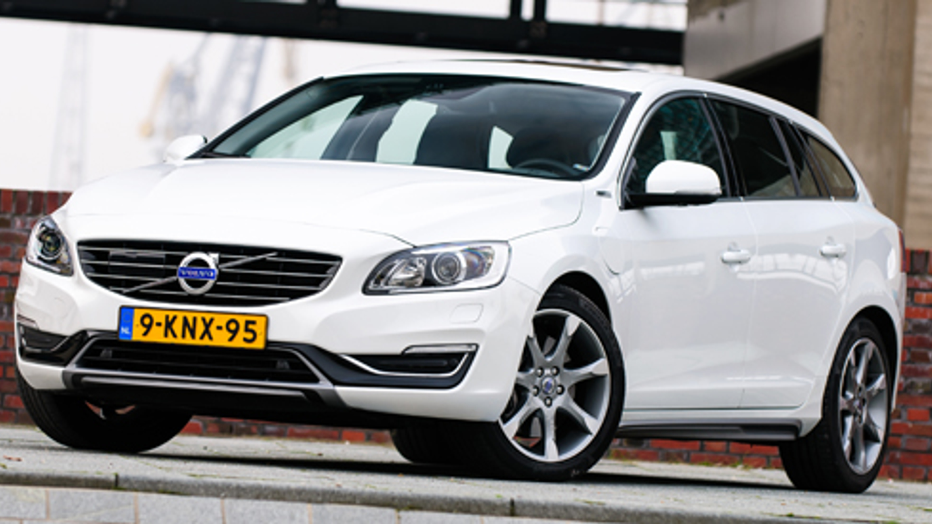 600x275_volvov60pih.jpg