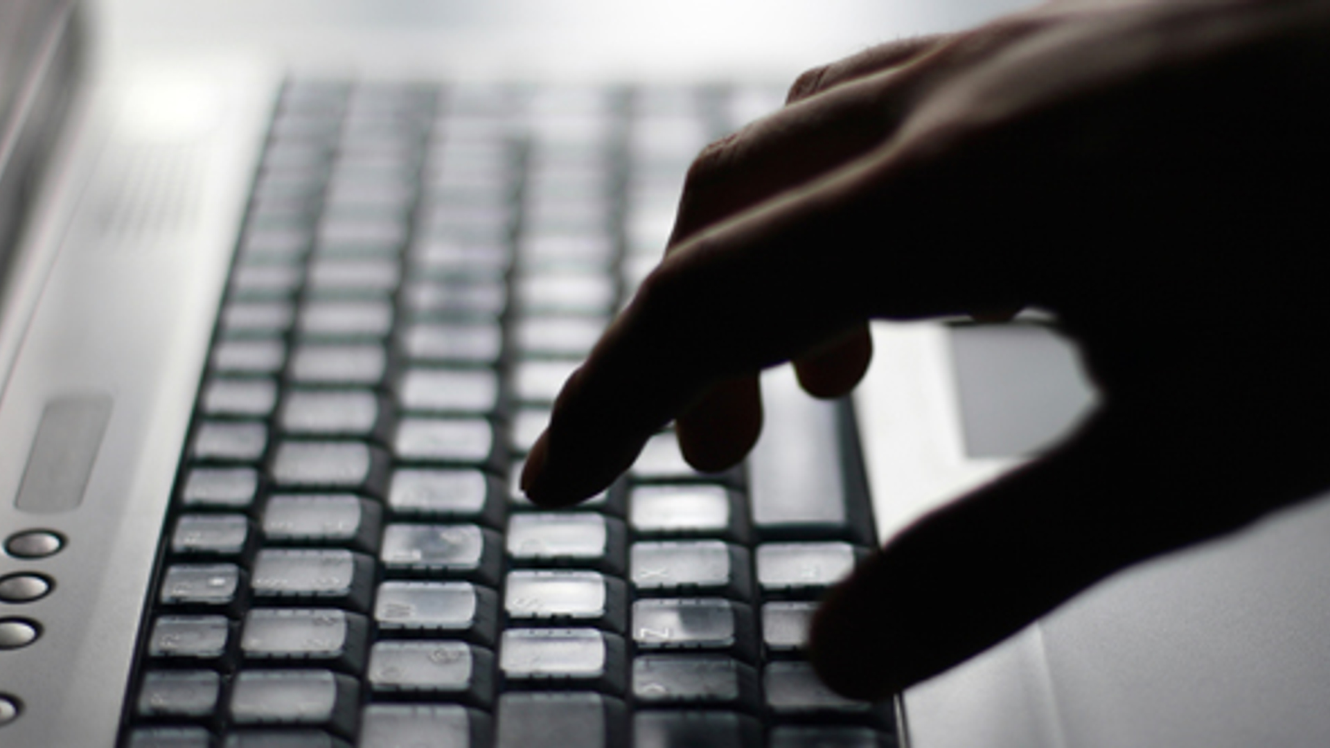 laptop_hand_08.jpg