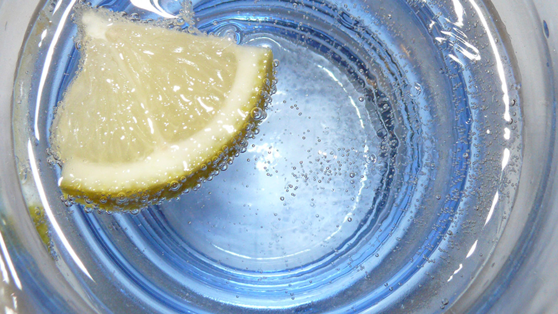 water 930 520