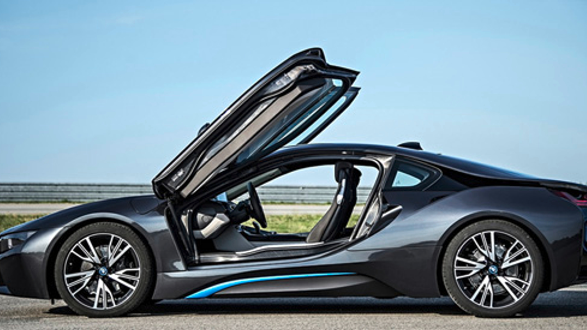 600x275_bmwi8.jpg