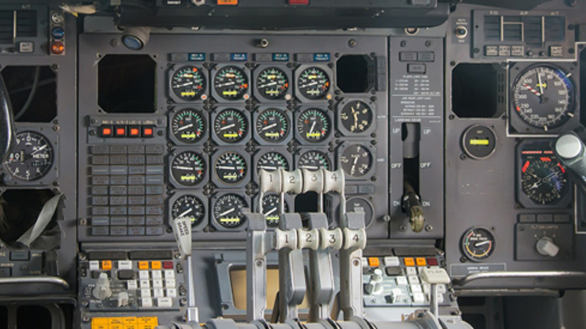 600x275_cockpit.jpg