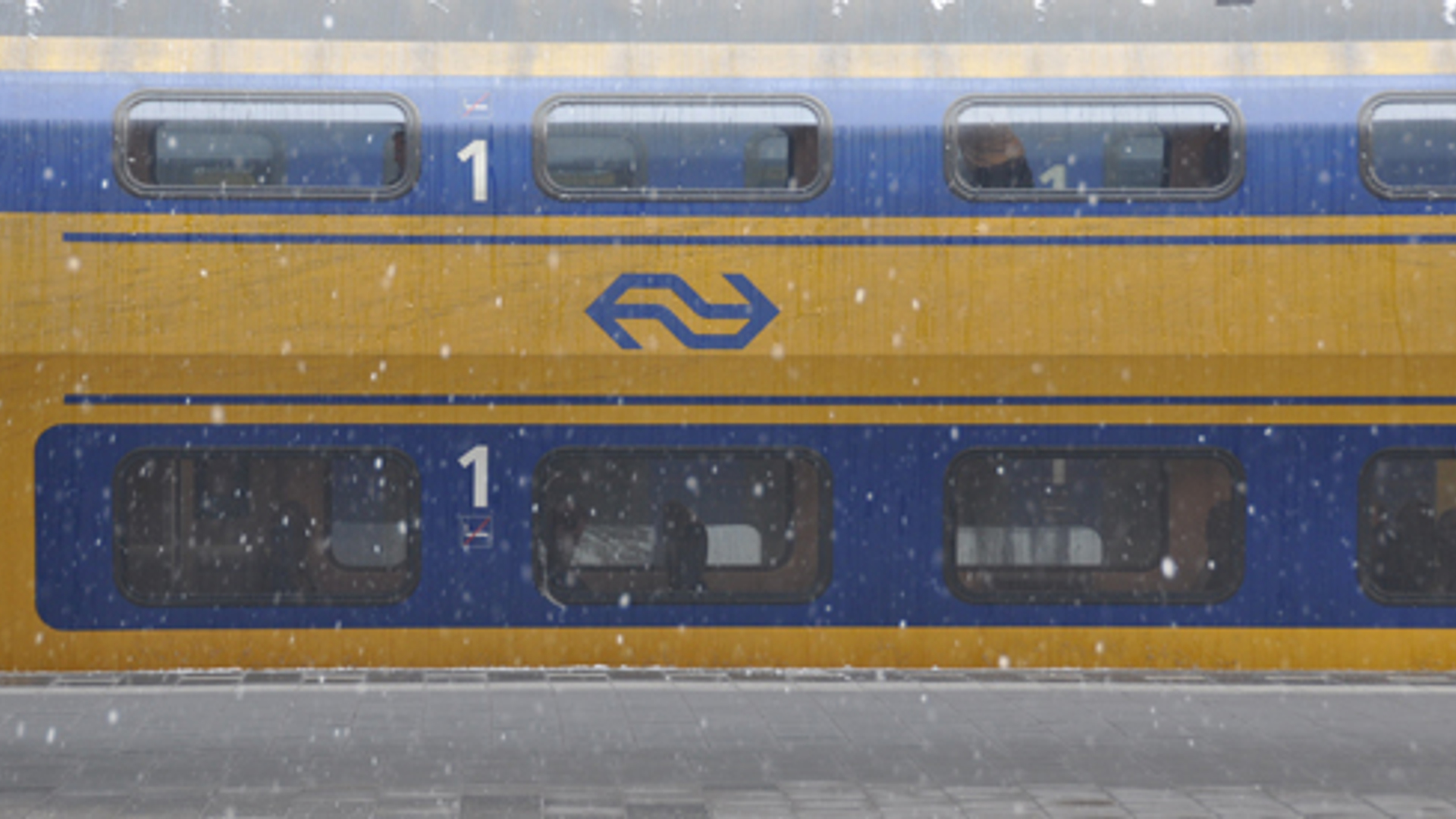 600x275_treinsneeuw1.jpg