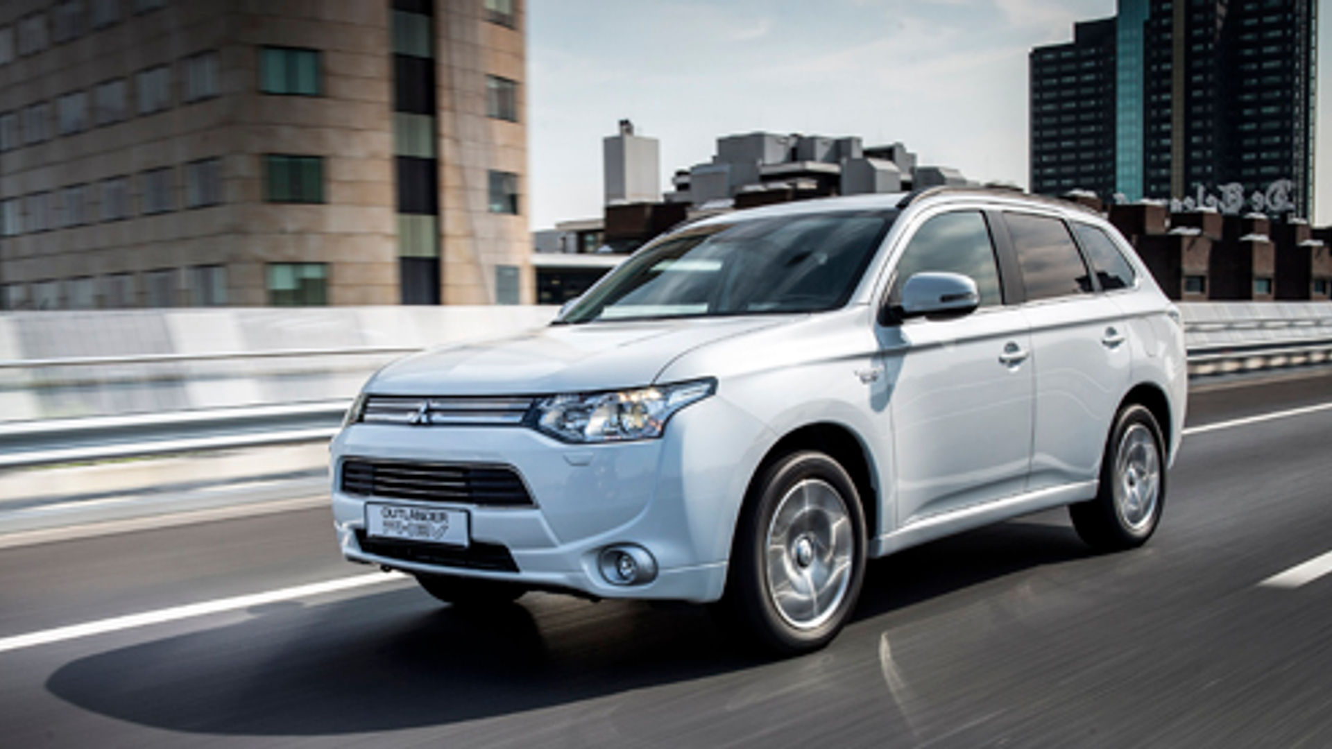 600x275_mitsubishi_outlander_01.jpg