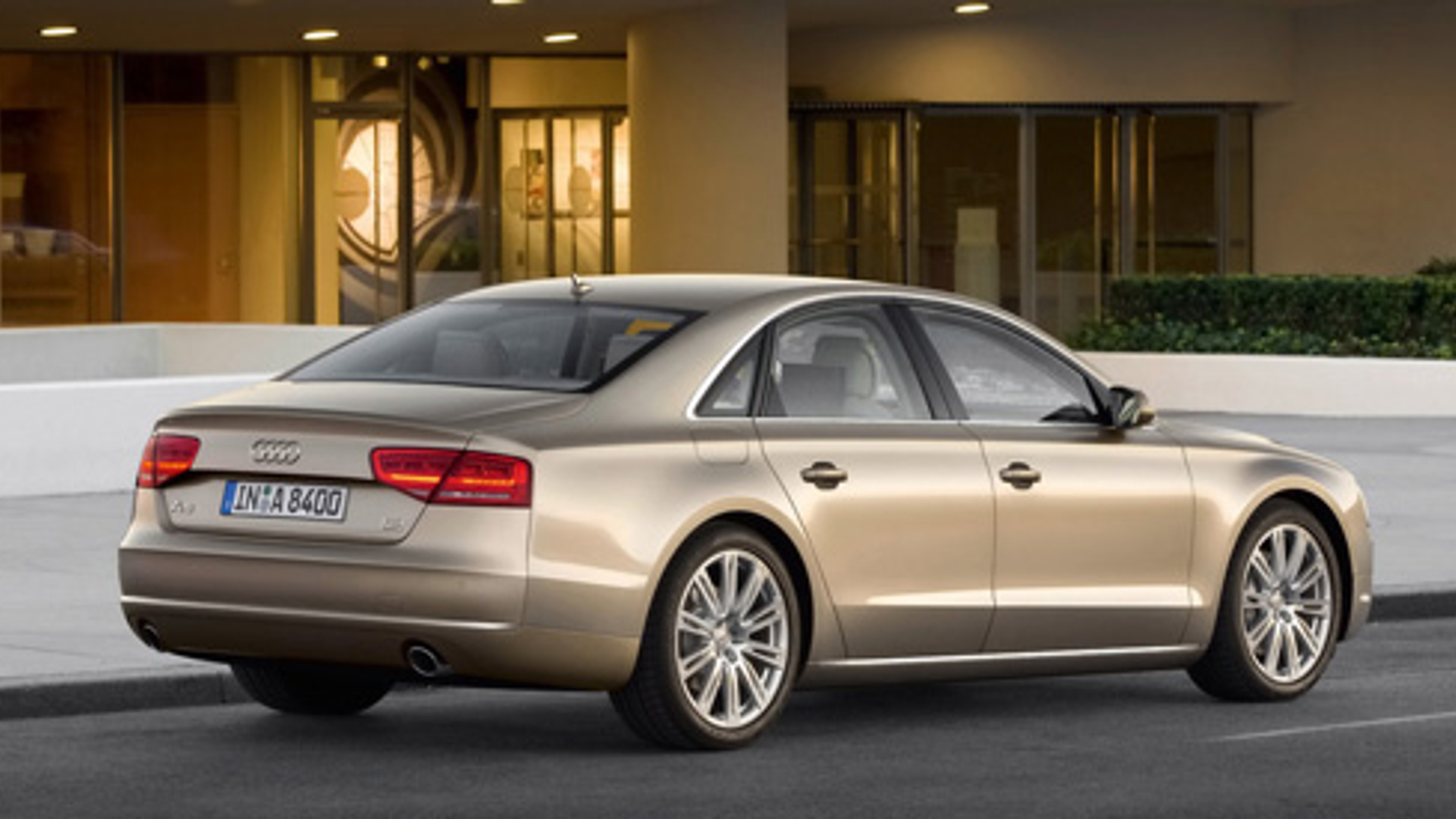 600x275_audia8.jpg