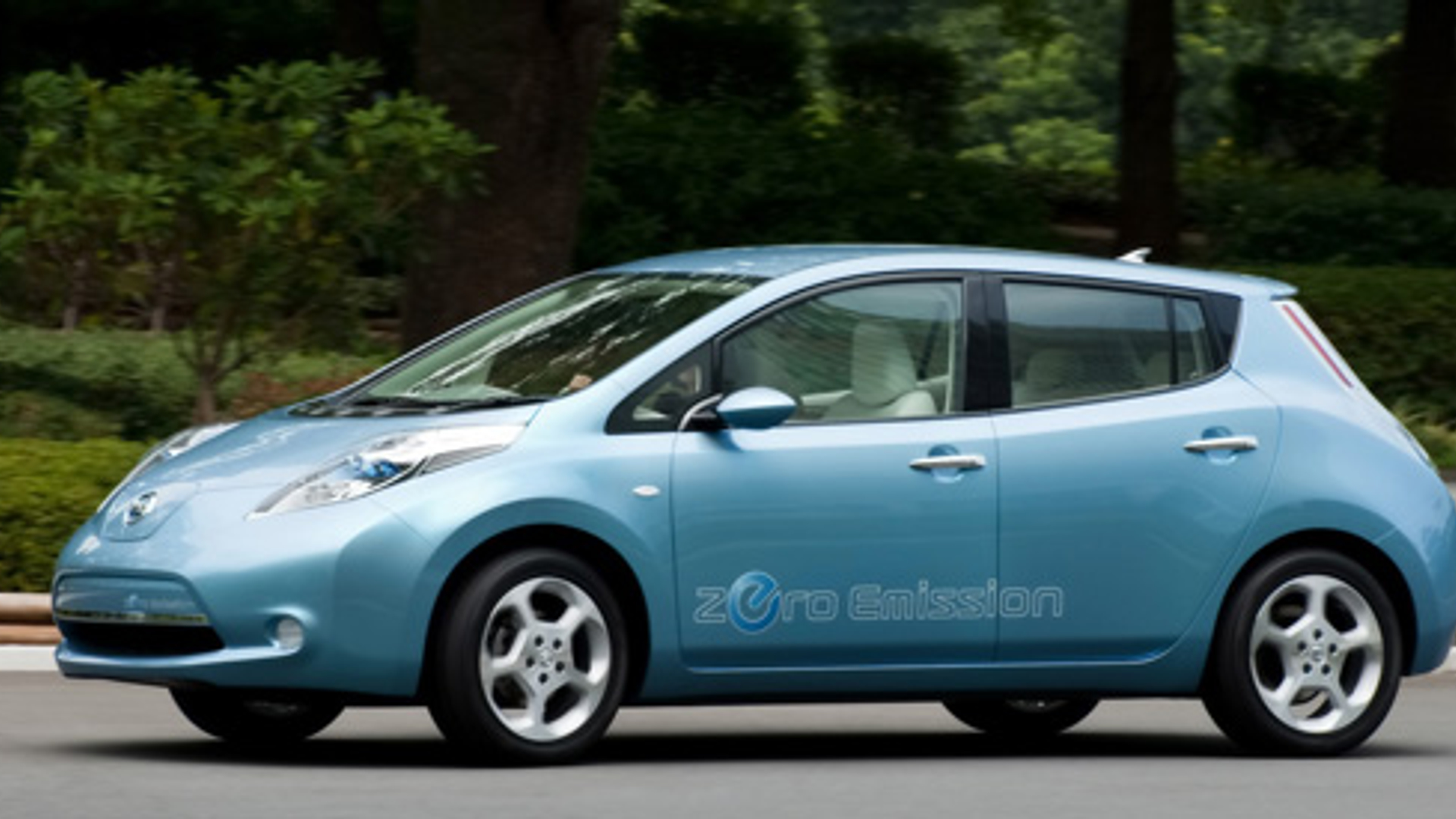 600x275_nissanleaf_01.jpg