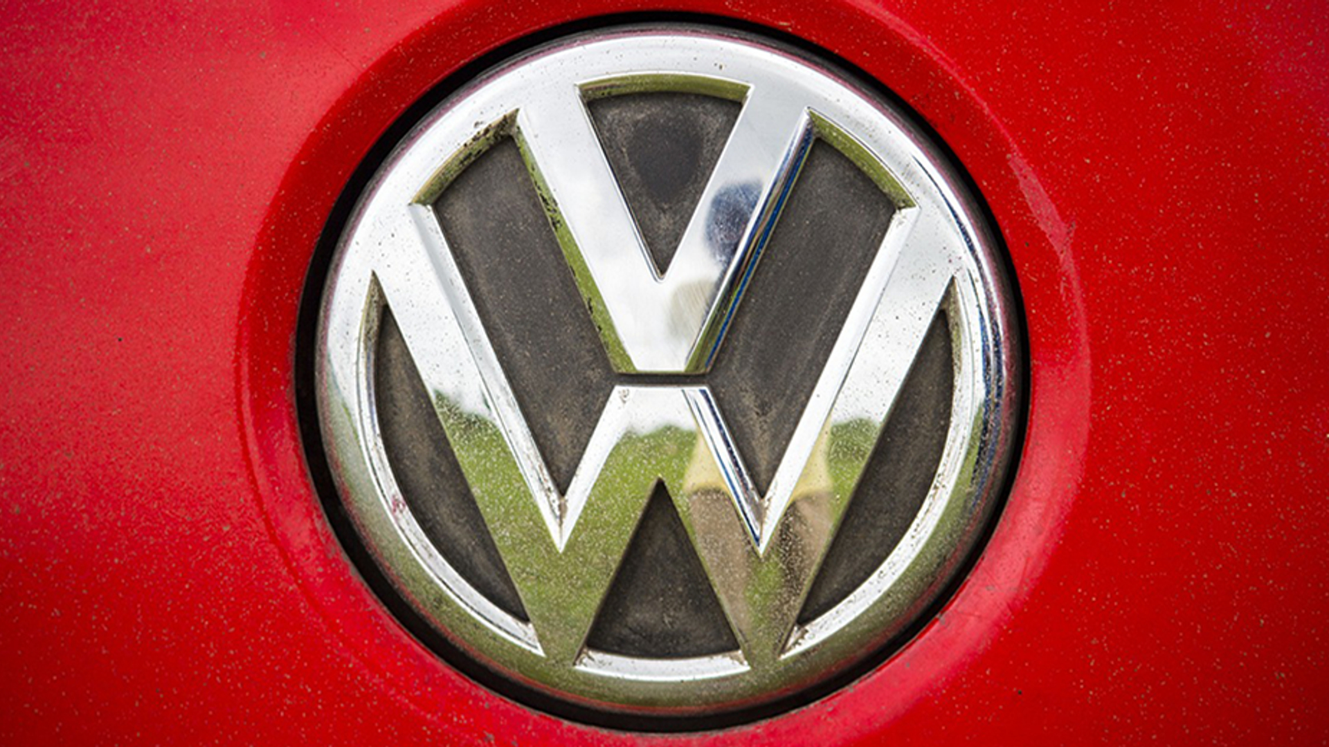 volkswagen embleem rood 930x520