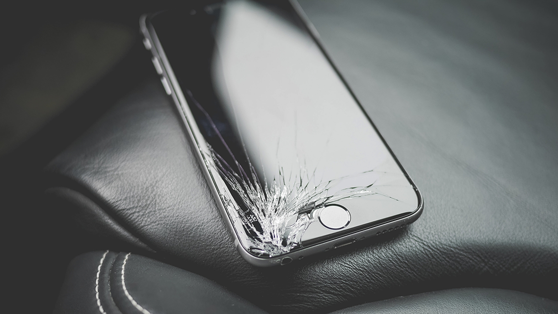 smartphone telefoon scherm gebroken gebarsten kapot 1127