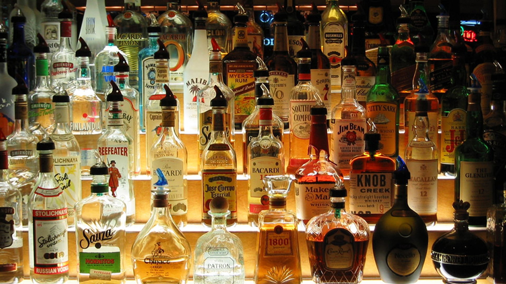 Afbeelding van Nederlanders drinken problematisch veel