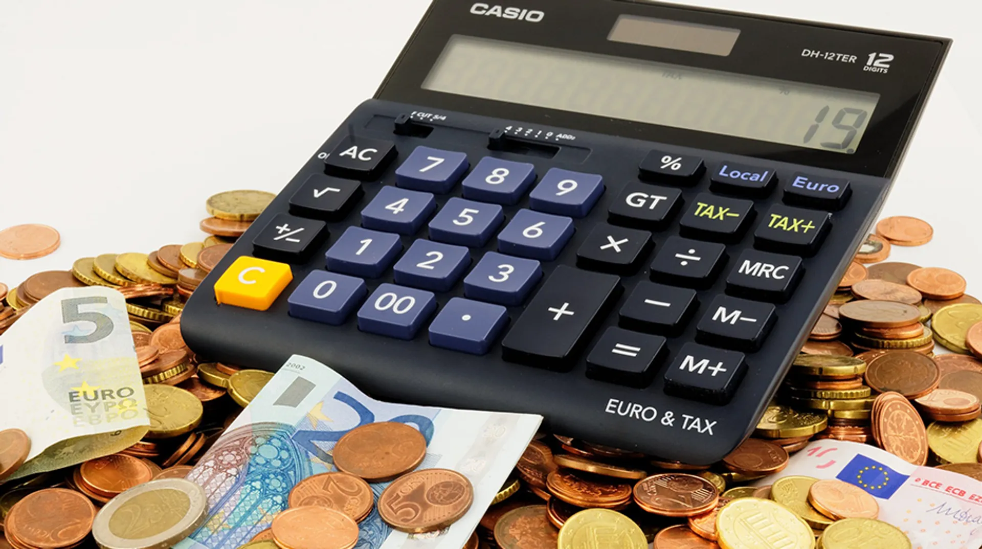 Afbeelding van 'Bijna helft Nederlanders vindt financieel adviseur te duur'