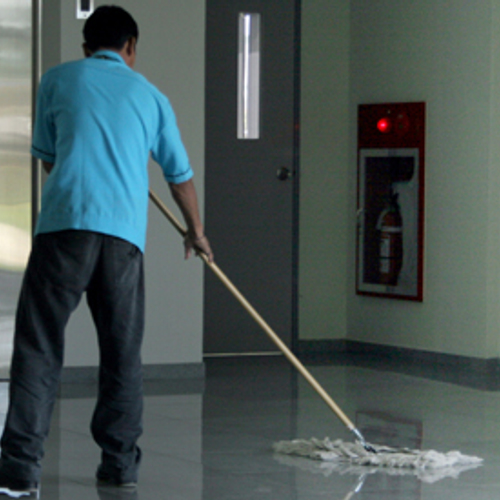 Schoonmakers krijgen meer loon door nieuwe cao