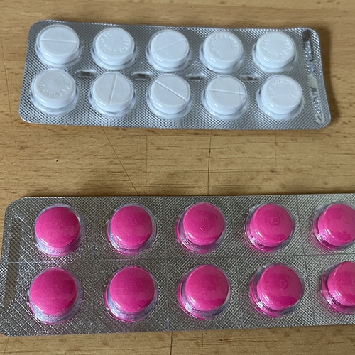 Hoe verschillen de pijnstillers paracetamol, ibuprofen en aspirine?