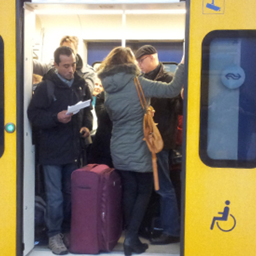 Poortjes op stations gesloten om geweld