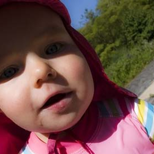 'Ook baby's een zonnebril op'