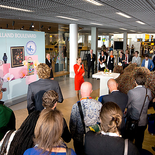 Schiphol opent vernieuwde Holland Boulevard
