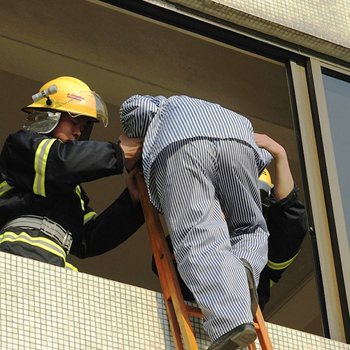 Advies: kleding en luier uit bij brandwondenongeval