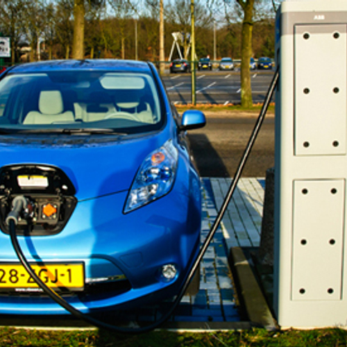 Elektrische auto bijladen fors duurder