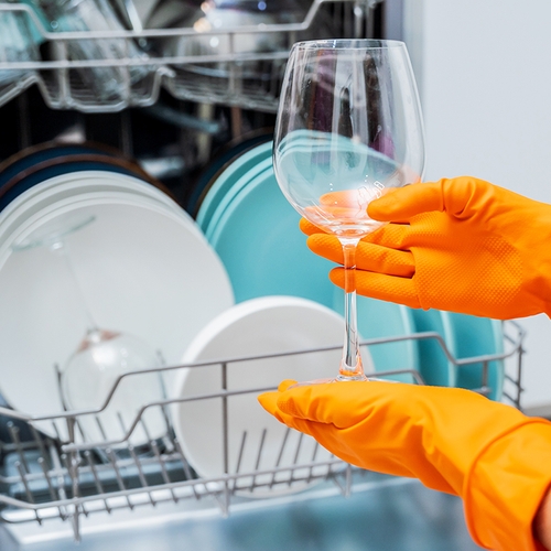 Komt je vaat niet droog uit de vaatwasser? Dit kan er aan de hand zijn