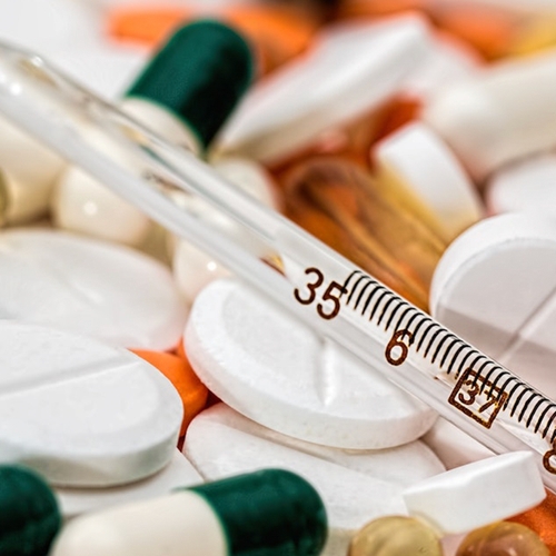 Moet apotheek het melden als een voorgeschreven medicijn niet wordt vergoed?