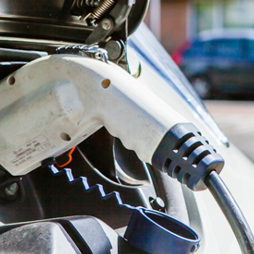 LeasePlan en MRA-Elektrisch gaan samen elektrische laadpalen plaatsen